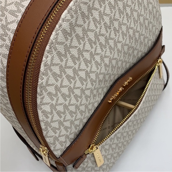 MICHAEL KORS Kenly Medium Backpack Signature
Vanilla Bag - Picture 10 of 14